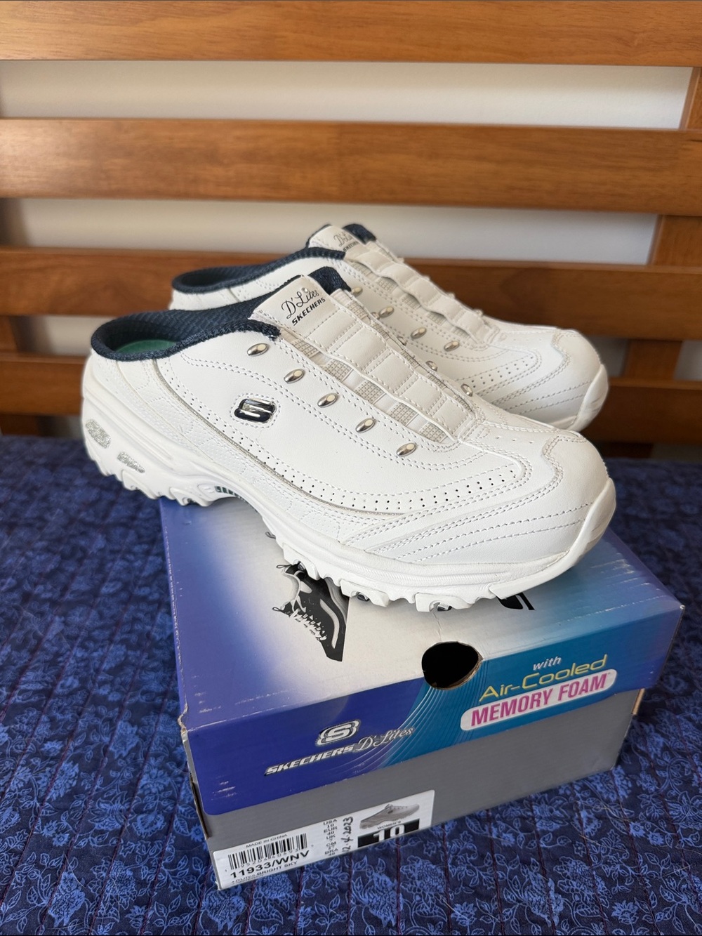 Skechers Women’s D’Lites in White/Navy